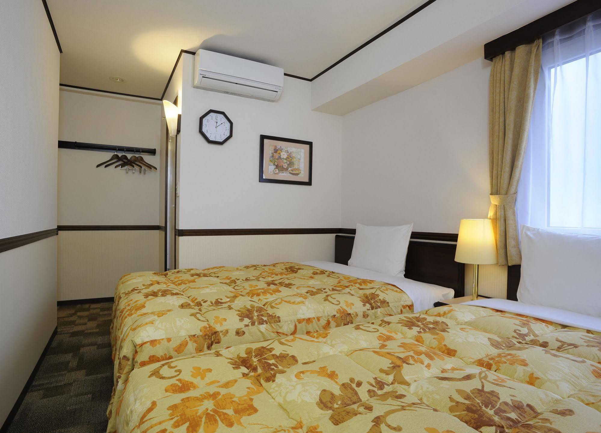 Toyoko Ekimae Hotel 3*