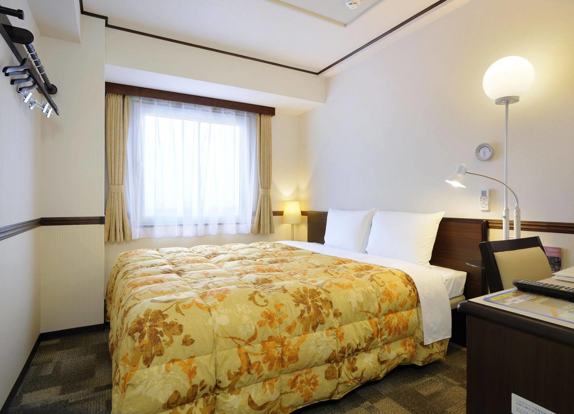 Toyoko Ekimae 3*